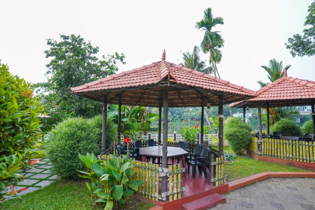 Lawn and Eco-Friendly Huts