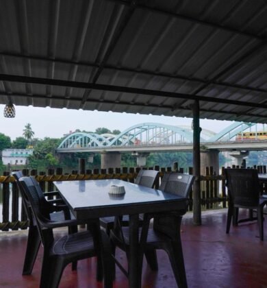 Riverside Dining